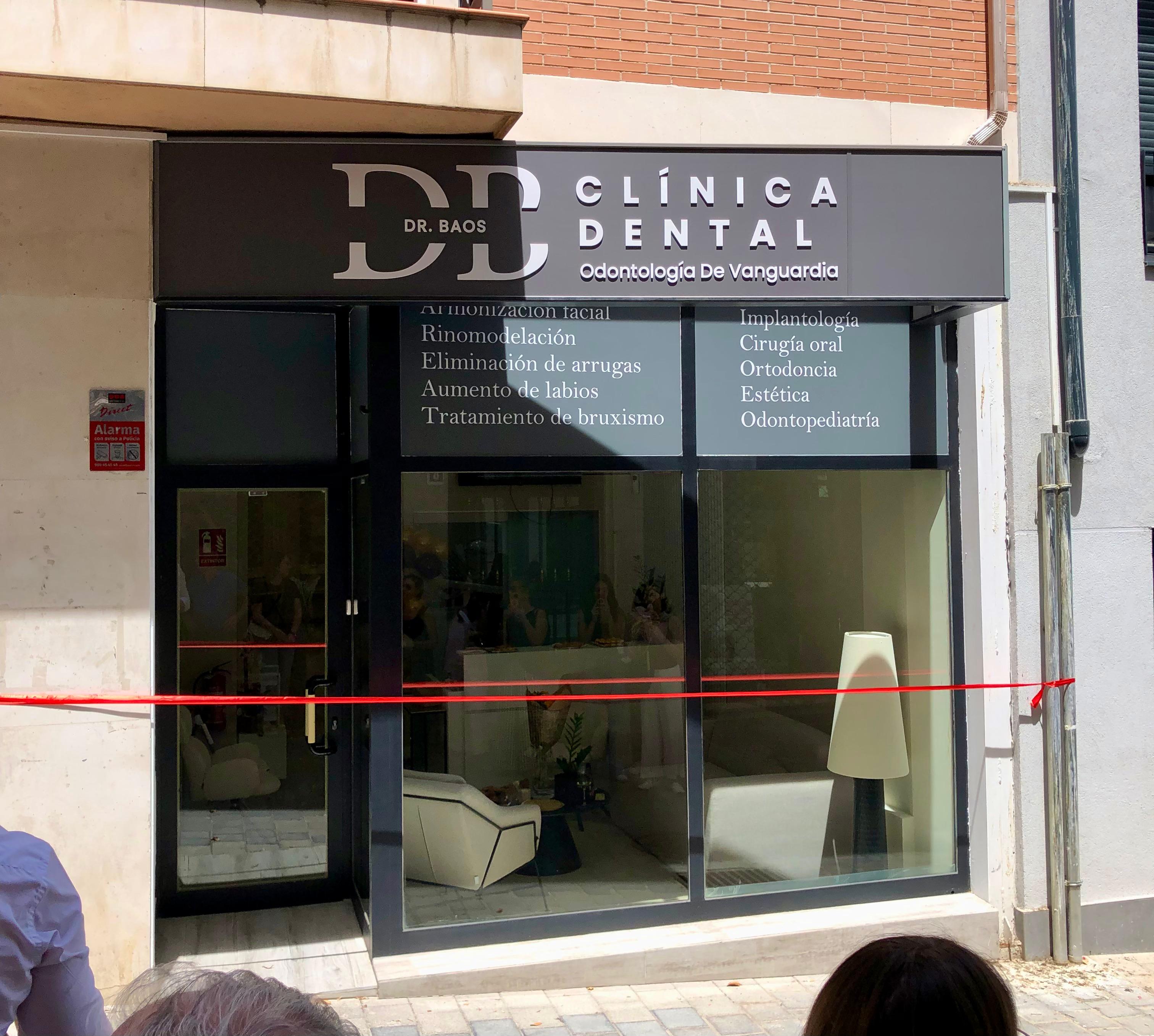 Fachada de la nueva Clínica Dental Dr. Baos en Majadahonda, Madrid